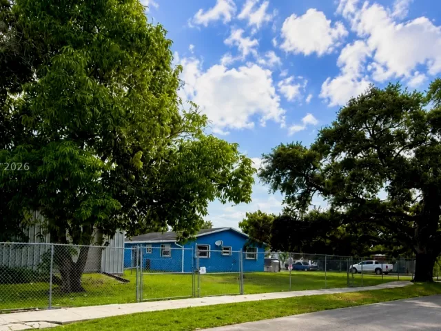 3-bedroom home for sale in Hollywood - 6145 Hayes St - MondialRealty