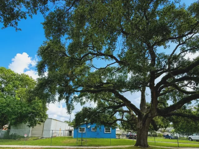 3-bedroom home for sale in Hollywood - 6145 Hayes St - MondialRealty