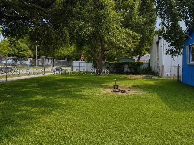 3-bedroom home for sale in Hollywood - 6145 Hayes St - MondialRealty
