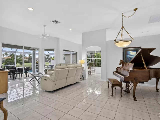 3-bedroom home for sale in West Palm Beach - 8387 Quail Meadow Way - MondialRealty