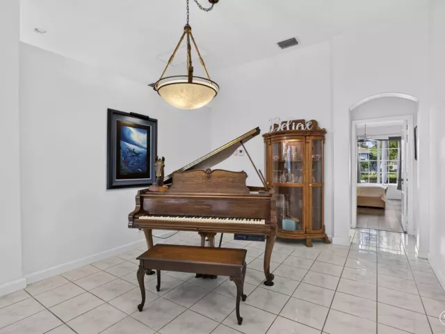 3-bedroom home for sale in West Palm Beach - 8387 Quail Meadow Way - MondialRealty