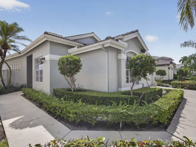 3-bedroom home for sale in West Palm Beach - 8387 Quail Meadow Way - MondialRealty