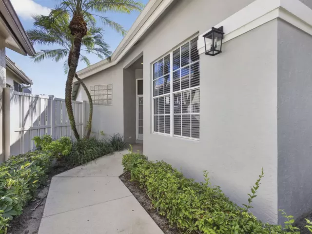 3-bedroom home for sale in West Palm Beach - 8387 Quail Meadow Way - MondialRealty