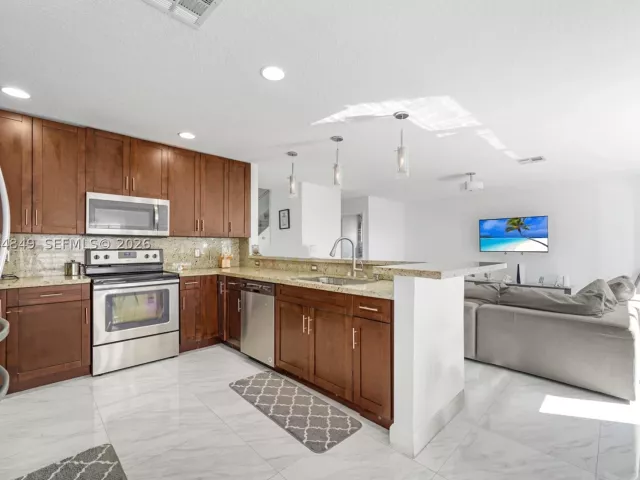 4-bedroom home for sale in Miami - 16546 SW 103rd Ln - MondialRealty