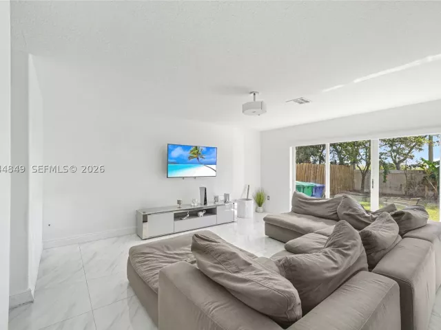 4-bedroom home for sale in Miami - 16546 SW 103rd Ln - MondialRealty
