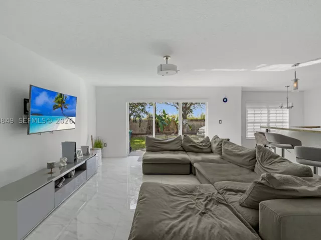 4-bedroom home for sale in Miami - 16546 SW 103rd Ln - MondialRealty