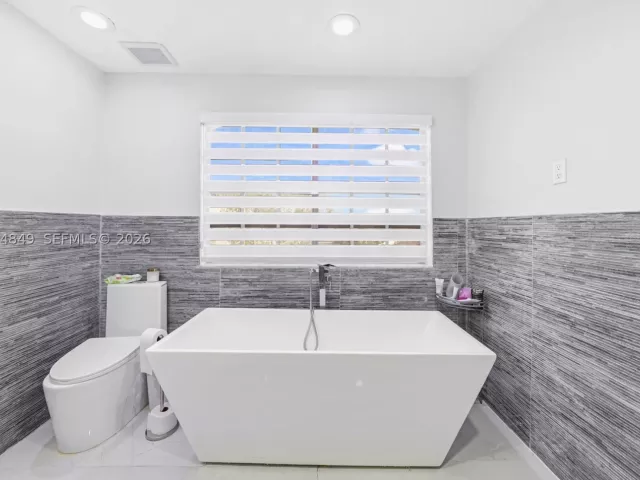 4-bedroom home for sale in Miami - 16546 SW 103rd Ln - MondialRealty