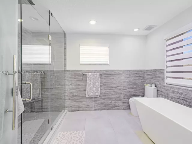 4-bedroom home for sale in Miami - 16546 SW 103rd Ln - MondialRealty