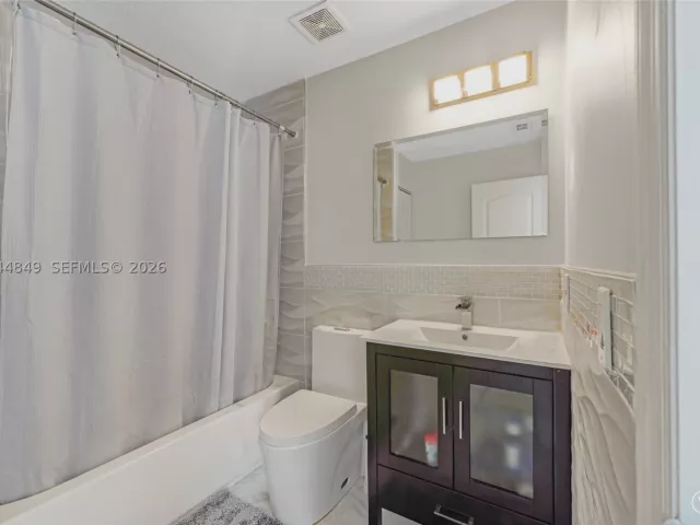 4-bedroom home for sale in Miami - 16546 SW 103rd Ln - MondialRealty