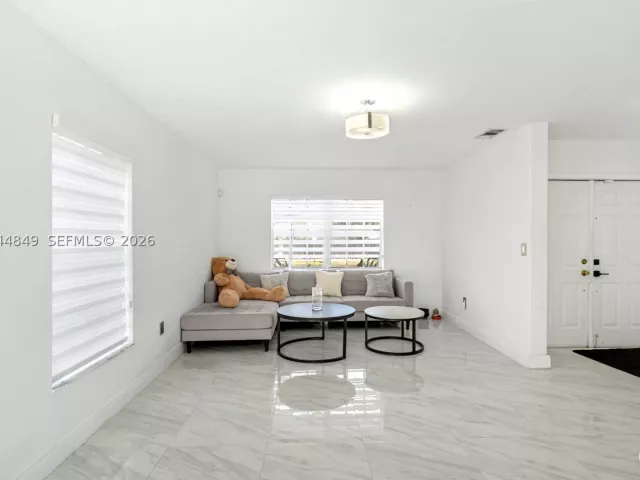 4-bedroom home for sale in Miami - 16546 SW 103rd Ln - MondialRealty