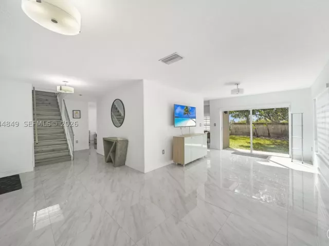 4-bedroom home for sale in Miami - 16546 SW 103rd Ln - MondialRealty