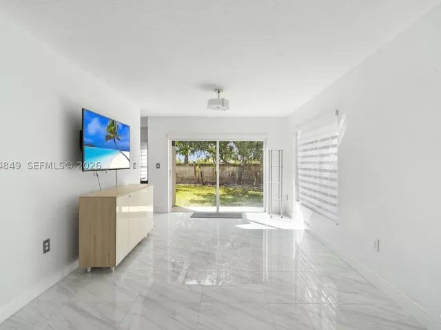 4-bedroom home for sale in Miami - 16546 SW 103rd Ln - MondialRealty