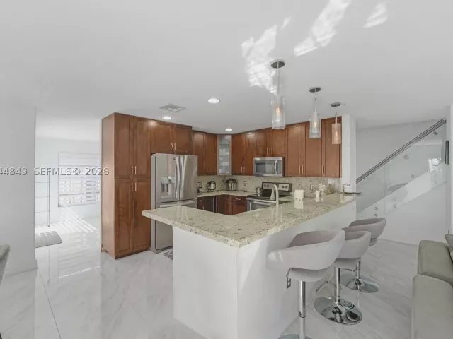 4-bedroom home for sale in Miami - 16546 SW 103rd Ln - MondialRealty