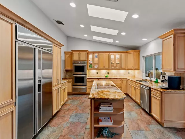 6-bedroom home for sale in Boca Raton - 22829 Horse Shoe Way - MondialRealty