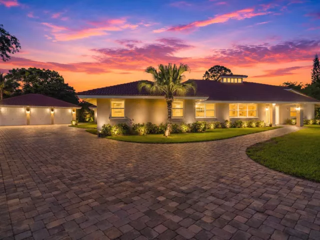 6-bedroom home for sale in Boca Raton - 22829 Horse Shoe Way - MondialRealty