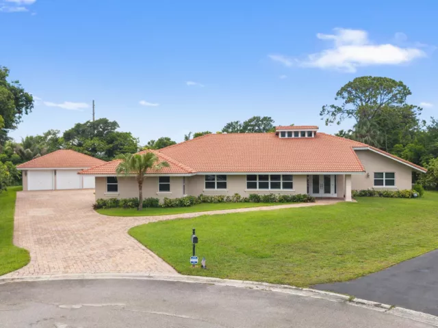 6-bedroom home for sale in Boca Raton - 22829 Horse Shoe Way - MondialRealty