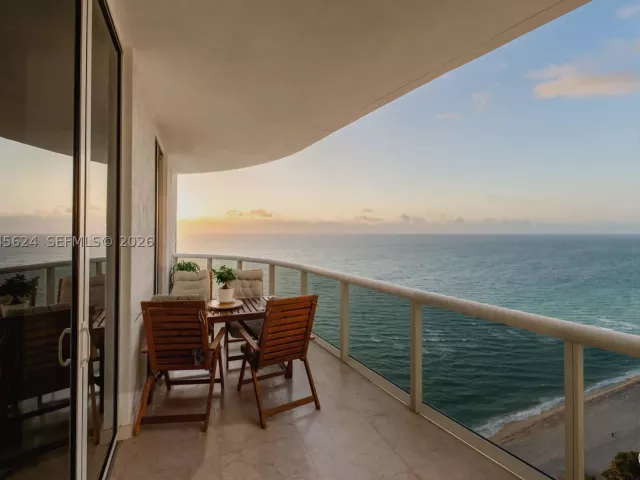 3-bedroom condo for sale in Sunny Isles Beach - 15901 Collins Ave 2502 - MondialRealty