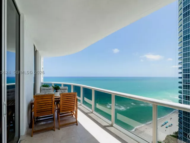 3-bedroom condo for sale in Sunny Isles Beach - 15901 Collins Ave 2502 - MondialRealty