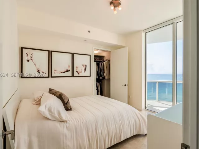 3-bedroom condo for sale in Sunny Isles Beach - 15901 Collins Ave 2502 - MondialRealty