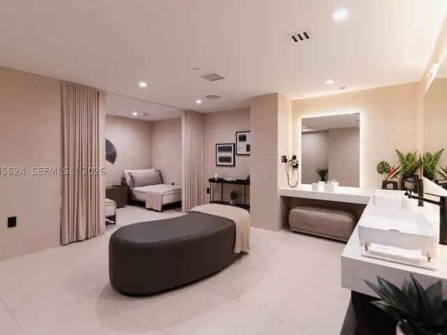 3-bedroom condo for sale in Sunny Isles Beach - 15901 Collins Ave 2502 - MondialRealty