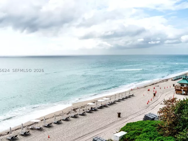 3-bedroom condo for sale in Sunny Isles Beach - 15901 Collins Ave 2502 - MondialRealty
