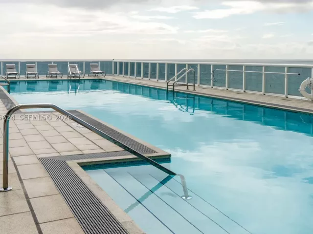 3-bedroom condo for sale in Sunny Isles Beach - 15901 Collins Ave 2502 - MondialRealty