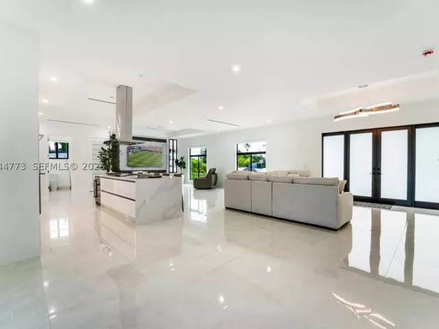 3-bedroom home for sale in Miami - 9630 SW 10th Ter - MondialRealty