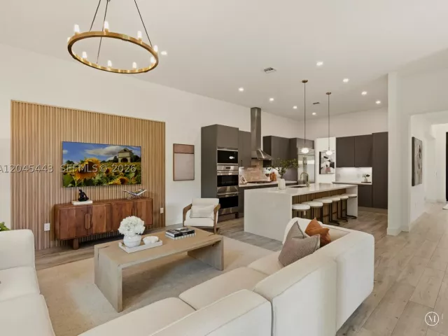 5-bedroom home for sale in Hollywood - 3439 N Brookfield Cir N - MondialRealty