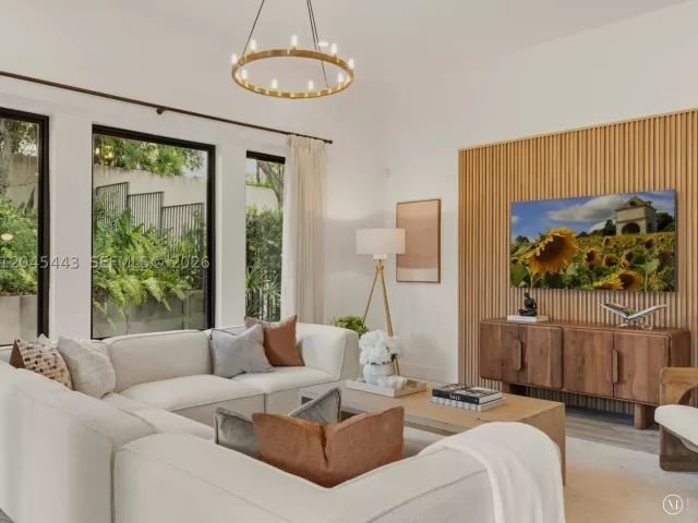 5-bedroom home for sale in Hollywood - 3439 N Brookfield Cir N - MondialRealty