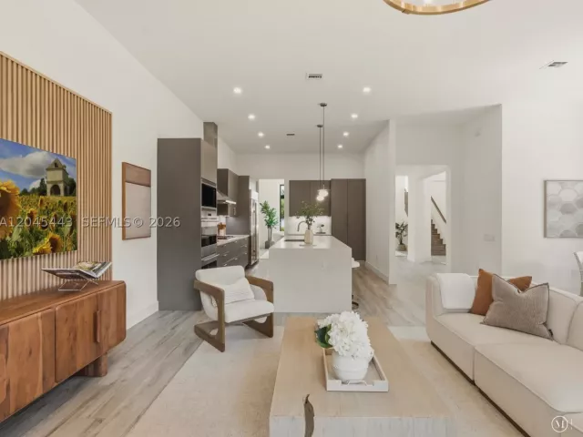 5-bedroom home for sale in Hollywood - 3439 N Brookfield Cir N - MondialRealty