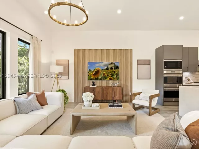 5-bedroom home for sale in Hollywood - 3439 N Brookfield Cir N - MondialRealty