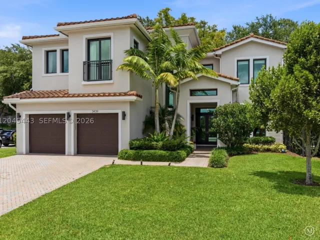 5-bedroom home for sale in Hollywood - 3439 N Brookfield Cir N - MondialRealty