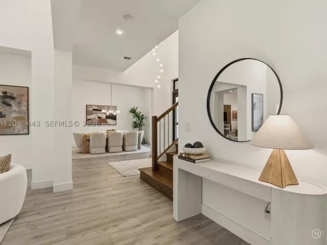 5-bedroom home for sale in Hollywood - 3439 N Brookfield Cir N - MondialRealty