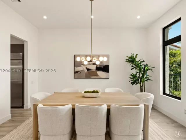 5-bedroom home for sale in Hollywood - 3439 N Brookfield Cir N - MondialRealty