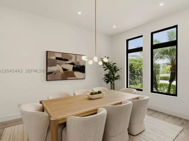 5-bedroom home for sale in Hollywood - 3439 N Brookfield Cir N - MondialRealty