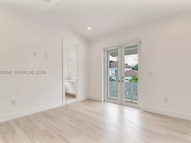 3-bedroom home for rent in Coral Gables - 3406 Ponce De Leon Blvd - MondialRealty