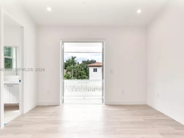 3-bedroom home for rent in Coral Gables - 3406 Ponce De Leon Blvd - MondialRealty