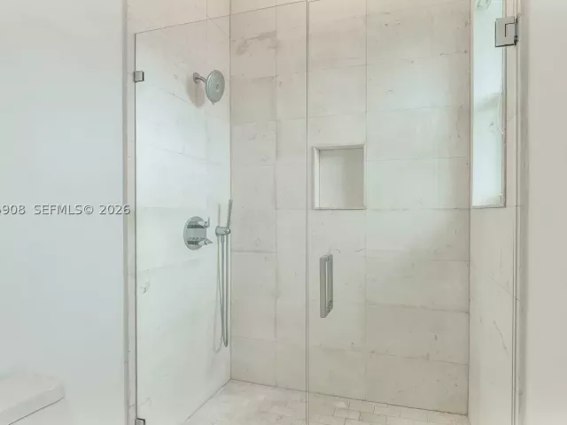 3-bedroom home for rent in Coral Gables - 3406 Ponce De Leon Blvd - MondialRealty