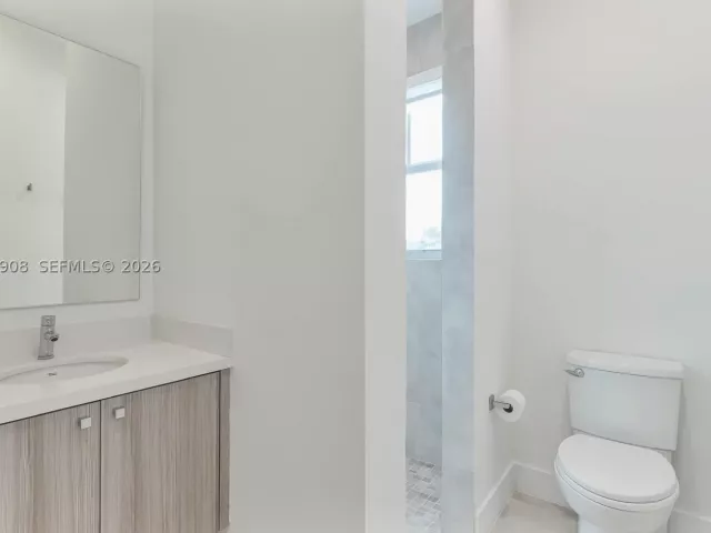 3-bedroom home for rent in Coral Gables - 3406 Ponce De Leon Blvd - MondialRealty