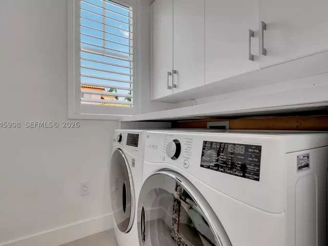 3-bedroom home for rent in Coral Gables - 3406 Ponce De Leon Blvd - MondialRealty