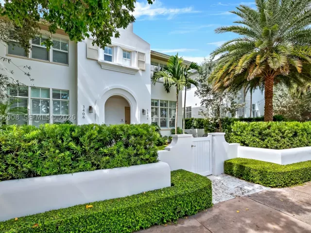 3-bedroom home for rent in Coral Gables - 3406 Ponce De Leon Blvd - MondialRealty