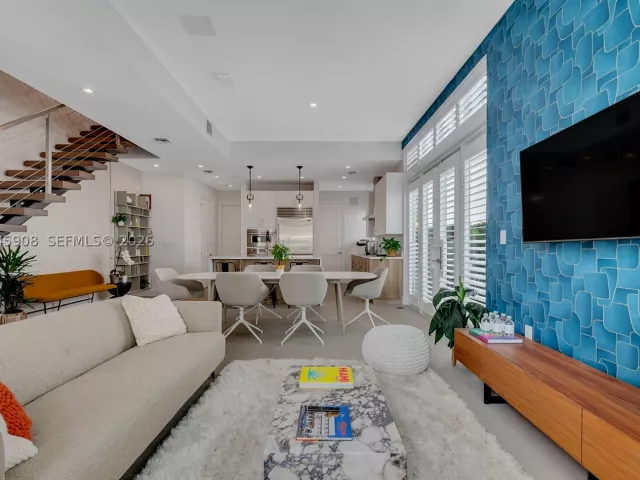 3-bedroom home for rent in Coral Gables - 3406 Ponce De Leon Blvd - MondialRealty