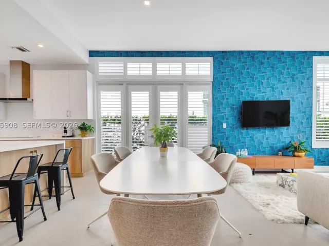 3-bedroom home for rent in Coral Gables - 3406 Ponce De Leon Blvd - MondialRealty