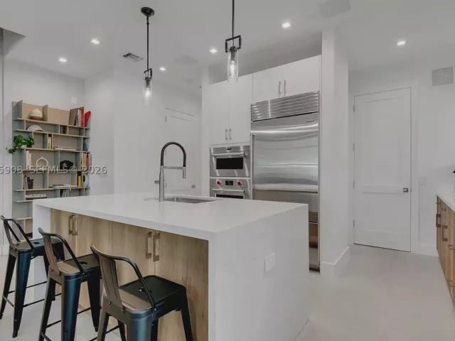 3-bedroom home for rent in Coral Gables - 3406 Ponce De Leon Blvd - MondialRealty