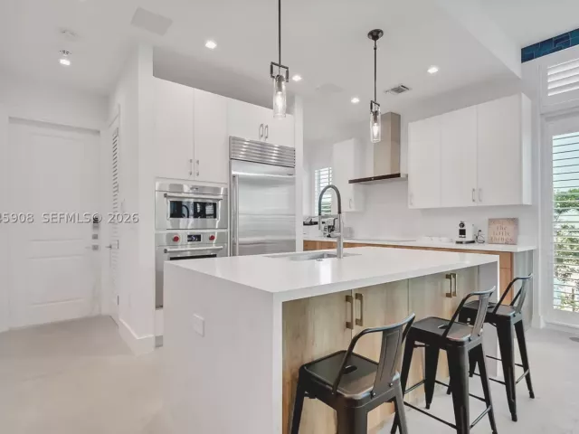 3-bedroom home for rent in Coral Gables - 3406 Ponce De Leon Blvd - MondialRealty