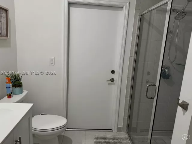 5-bedroom home for sale in Miami - 12760 SW 215th Ter - MondialRealty