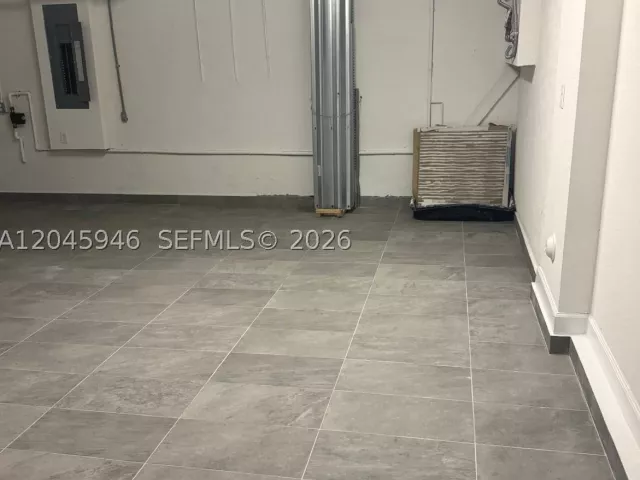 5-bedroom home for sale in Miami - 12760 SW 215th Ter - MondialRealty
