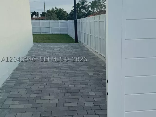 5-bedroom home for sale in Miami - 12760 SW 215th Ter - MondialRealty