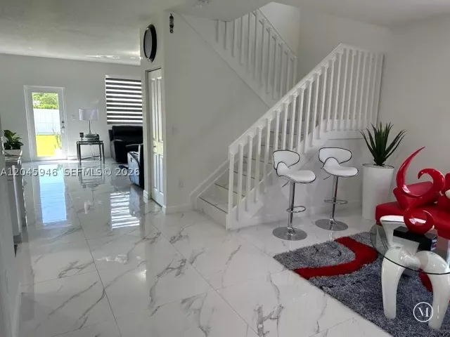 5-bedroom home for sale in Miami - 12760 SW 215th Ter - MondialRealty