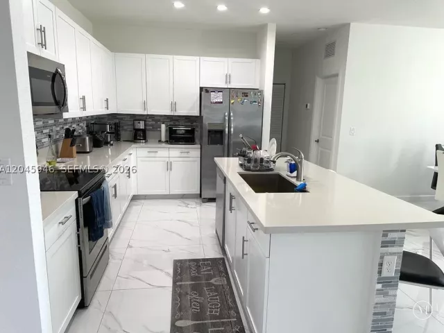 5-bedroom home for sale in Miami - 12760 SW 215th Ter - MondialRealty